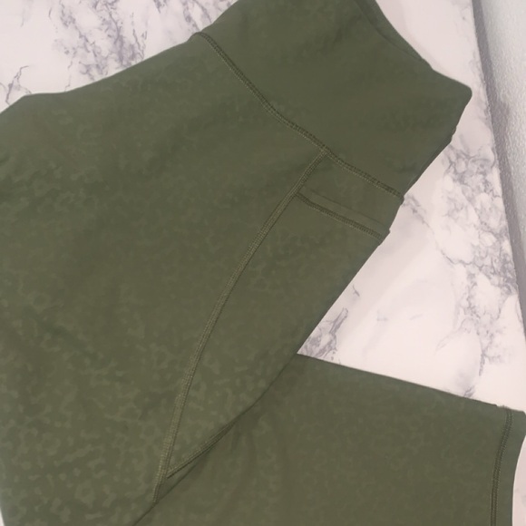 OLD NAVY GO DRY LEGGING - Picture 8 of 8